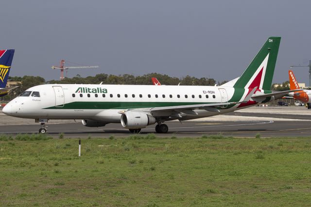 Embraer 175 (EI-RDH)