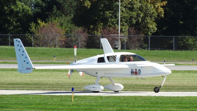 — — - Experimental aircraft taxiing at KEYE.