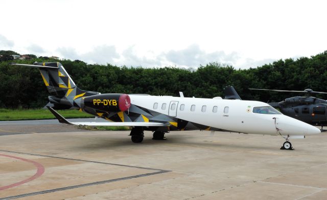 Bombardier Learjet 75 (PP-DYB)