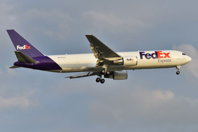 BOEING 767-300 (N268FE) - 23-R 05-12-23 arriving on delivery flight from PAE.