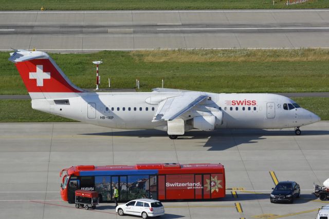 Avro RJ-100 Avroliner (HB-IXP)