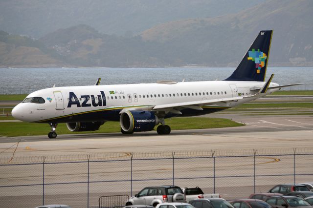 Airbus A320 (PR-YRY)