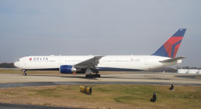 BOEING 767-400 (N838MH)