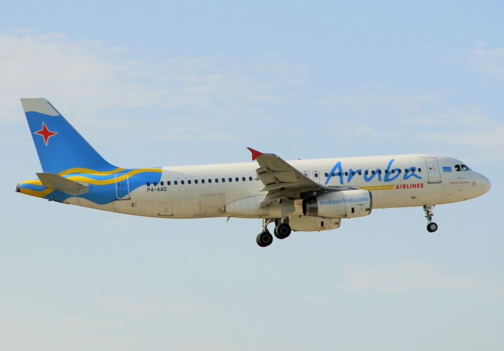Airbus A320 (P4-AAD)
