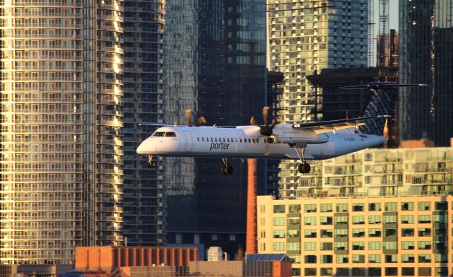 de Havilland Dash 8-400 (C-GLQV)