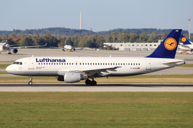 Airbus A320 (D-AIPB)