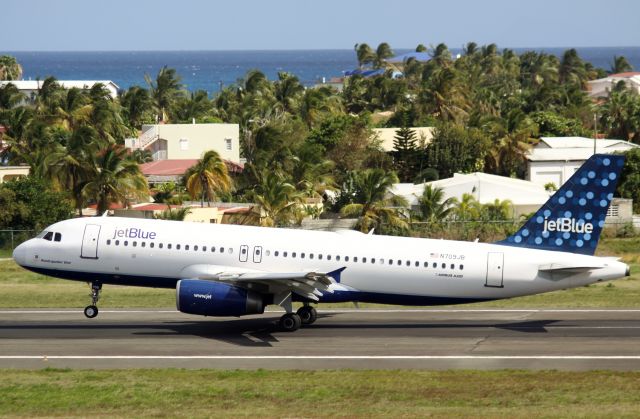 Airbus A320 (N709JB)