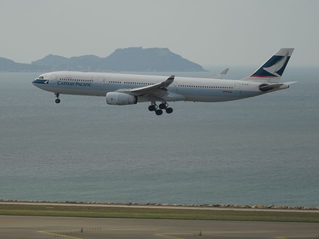 Airbus A330-300 (B-HLM)