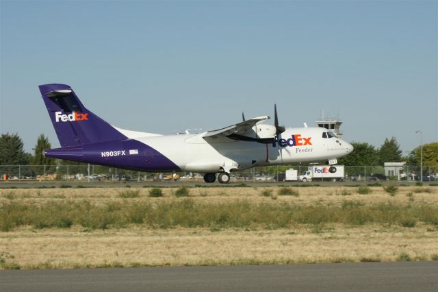 Aerospatiale ATR-42-300 (N903FX)