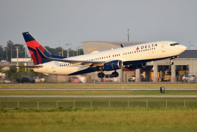 Boeing 737-800 (N372DA) - 23-R 07-14-23