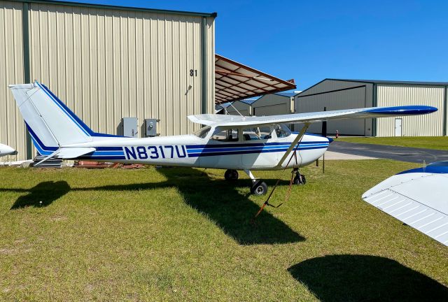 Cessna Skyhawk (N8317U)