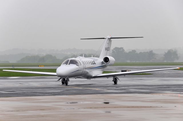 Learjet 25 (N418CS) - Seen at KFDK on 5/12/2010.  Raining.    a href=http://discussions.flightaware.com/profile.php?mode=viewprofile&u=269247  [ concord977 profile ]/a