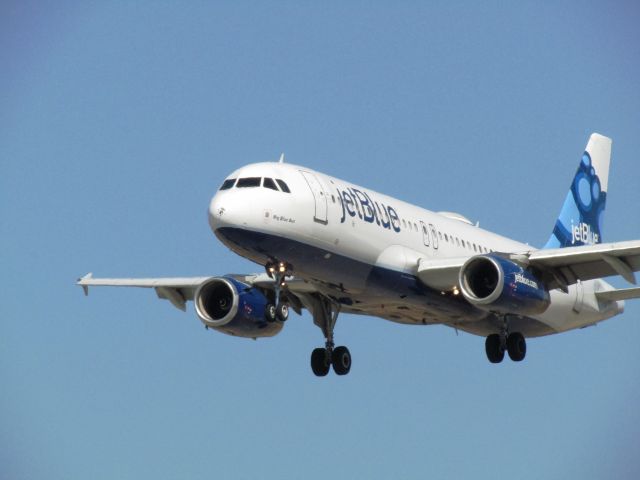 Airbus A320 (N637JB) - Landing RWY 30