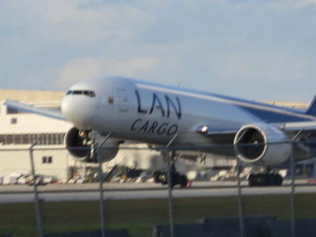 BOEING 777-200LR (N776LA)
