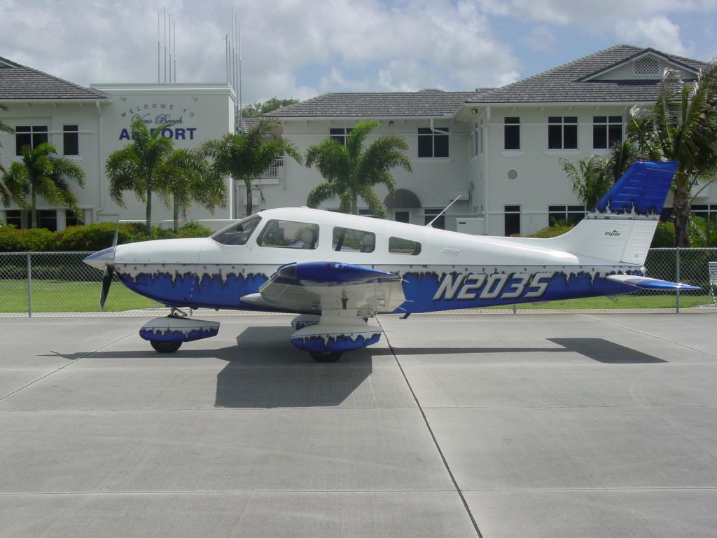 Piper Cherokee (N2035)