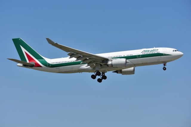 Airbus A330-200 (EI-EJO)