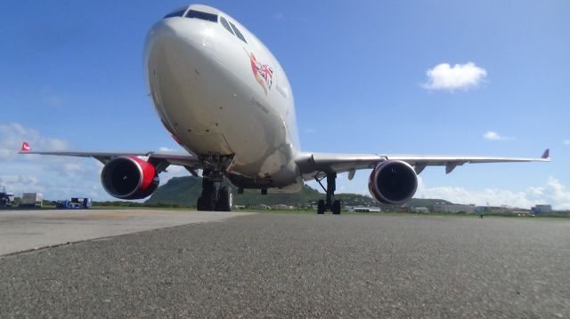 Airbus A330-200 (G-VMNK)