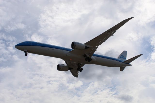 BOEING 787-10 Dreamliner (PH-BKG) - KLM611 from Amsterdam on 7/31/20. Landing on runway 10C.