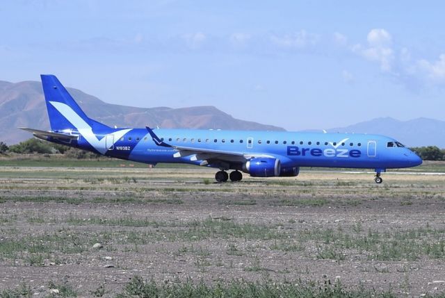 EMBRAER 195 (N193BZ)