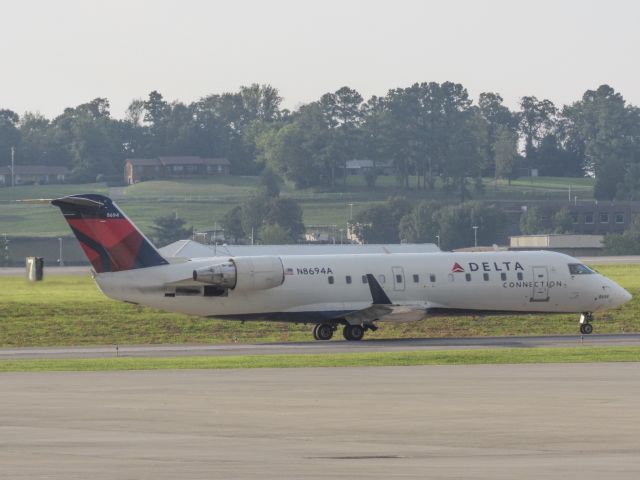 Canadair Regional Jet CRJ-200 (N8694A)