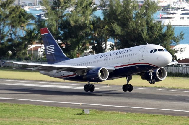 Airbus A319 (N704US)