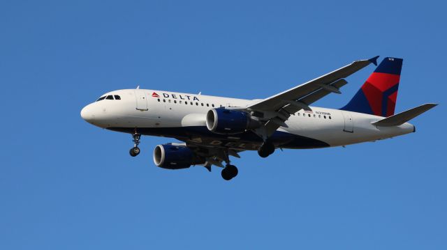 Airbus A319 (N318NB) - On final is this 2000 Delta Airlines Airbus A319-114 in the Winter of 2020.