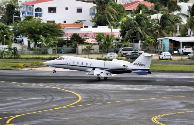 Learjet 60 (N208BH)