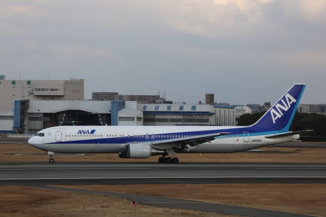 BOEING 767-300 (JA8324)