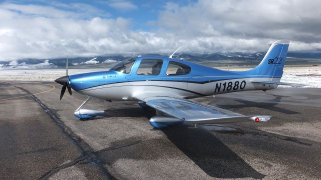 Cirrus SR-22 (N1880)