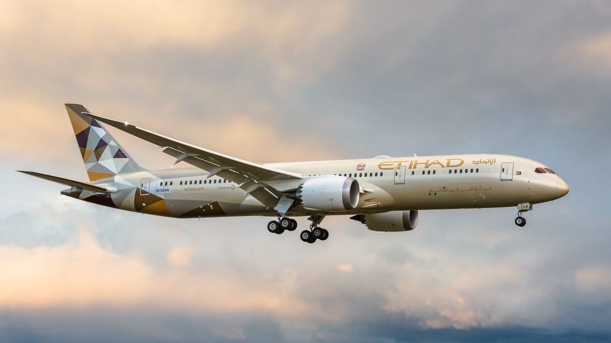 Boeing 787-9 Dreamliner (A6-BLA) - Etihad A6-BLA returning from test flight at KPAE