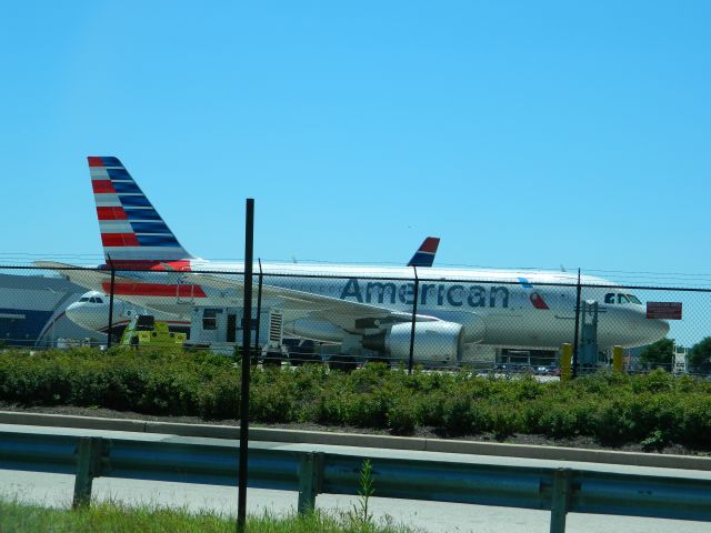 Airbus A319 (N702UW) - New American colors!