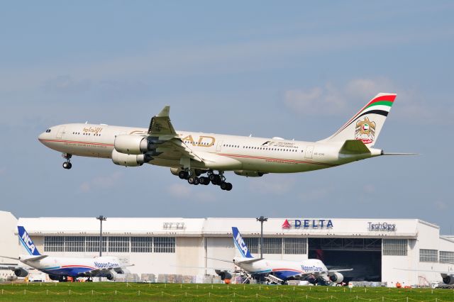 Airbus A340-500 (A6-EHD) - 2015/10/4