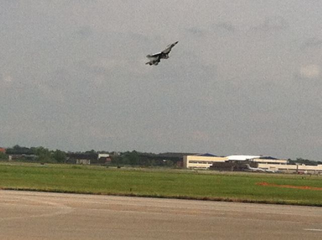 Lockheed F-16 Fighting Falcon —