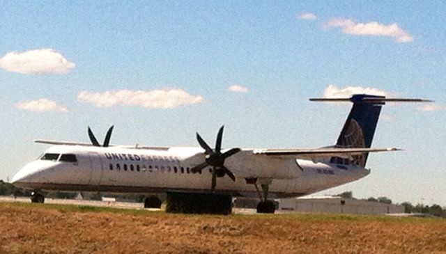 de Havilland Dash 8-400 (N34NG)