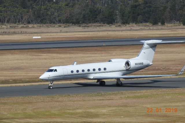 Gulfstream Aerospace Gulfstream V (N998NB) - Taxiing on Alpha as viewed from Tower Hill.