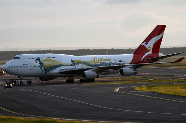 Boeing 747-400 (VH-OJO) - dark evening light