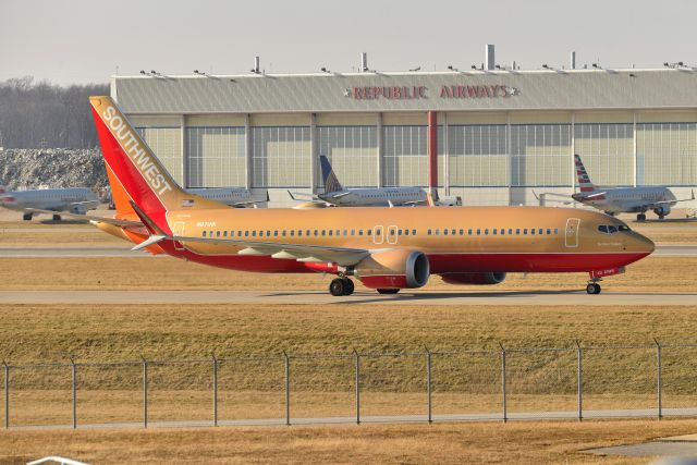 Boeing 737 MAX 8 (N871HK) - 23-R 12-31-22 Desert Gold Herb Kelleher Retro beauty.