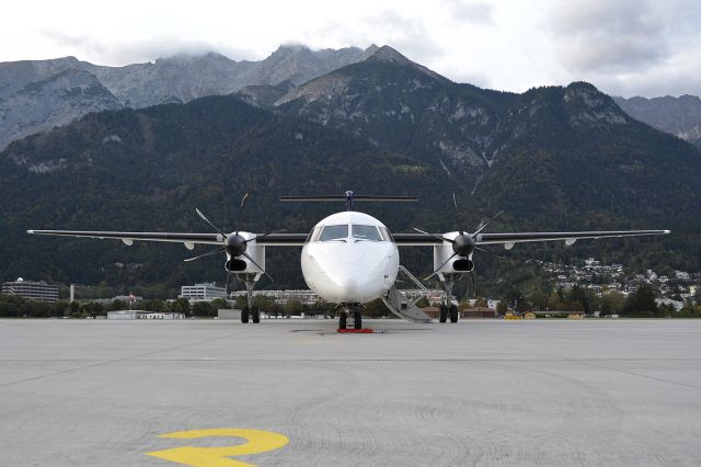 de Havilland Dash 8-400 (OE-LGQ)