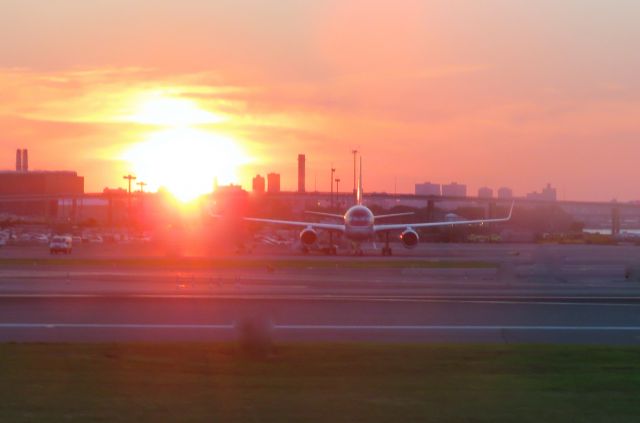 Boeing 757-200 (N757AF) - Donald Trumps 757 waiting for its next flight at LGA