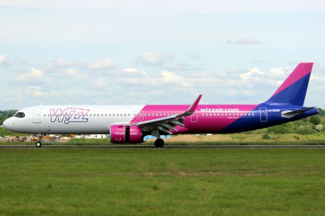 Airbus A321neo (G-WUNB) - Landing on rwy 25 on 17-May-24 operating flight WUK3649 from LRSM.