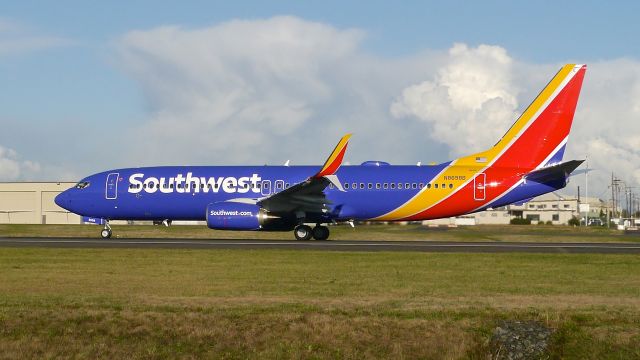 Boeing 737-800 (N8698B) - SWA8701 during its take off roll on Rwy 34L for a flight to KPHX on 9/20/16. (ln 6052 / cn 36977). Boeing delivered the aircraft to SWA on 9/12/16 and its first (SWA) flight was to KPAE for modifications at ATS. 