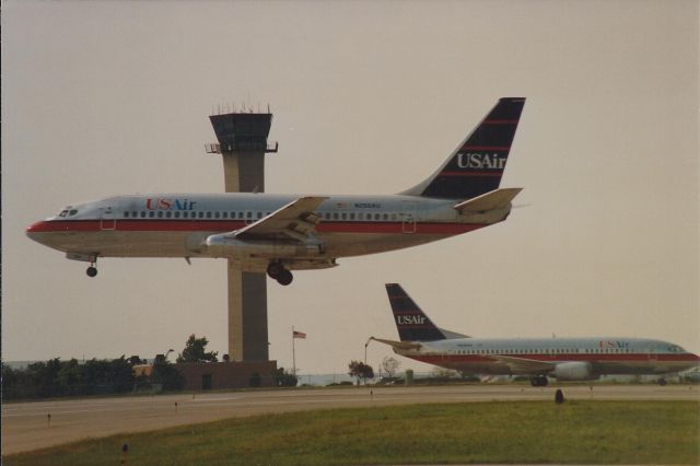 Boeing 737-200 (N255AU)