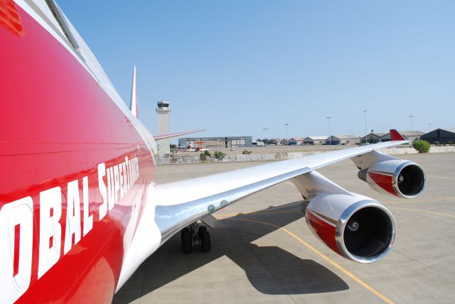 Boeing 747-400 (N744ST)