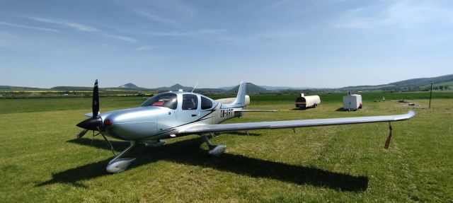Cirrus SR-22 (OM-ART)