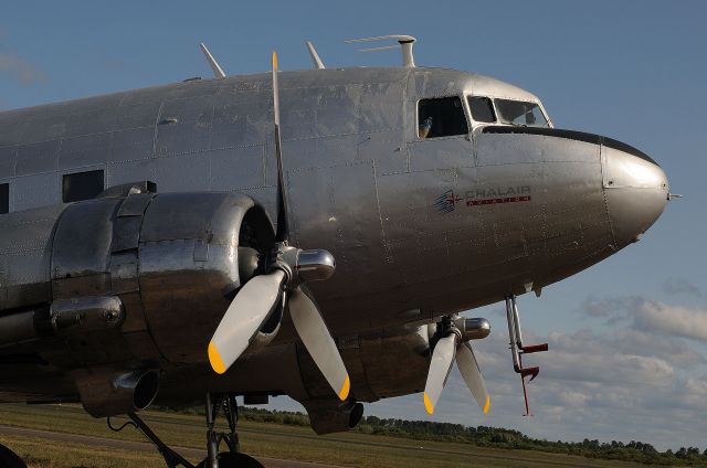 Douglas DC-3 (F-AZOX)