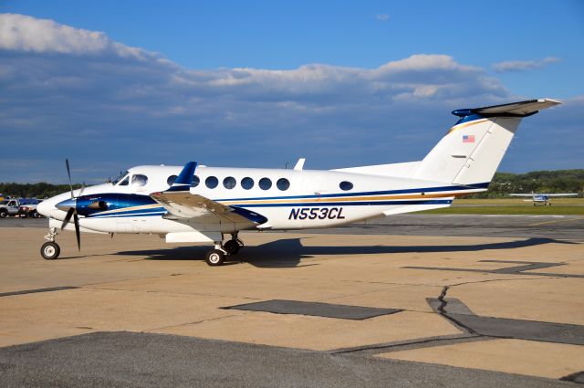 Beechcraft Super King Air 350 (N553CL) - Seen at KFDK on 9/9/2010.