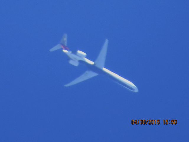 McDonnell Douglas MD-90 (N954DN)