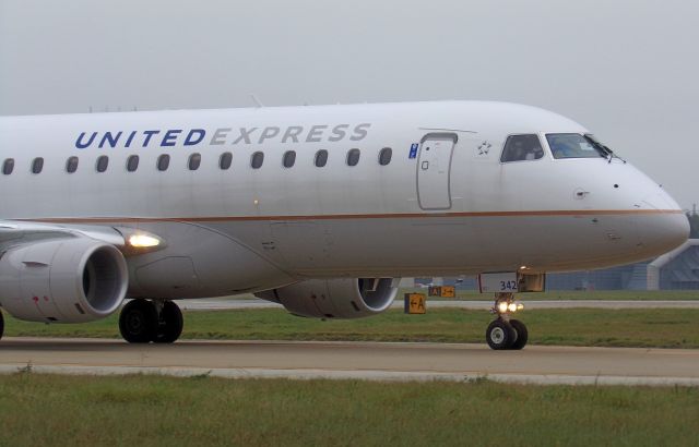 Embraer 175 (N89342)