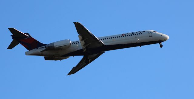 Boeing 717-200 (N891AT) - On final is this 2004 Delta Airlines Boeing 717-200 in the Winter of 2020.