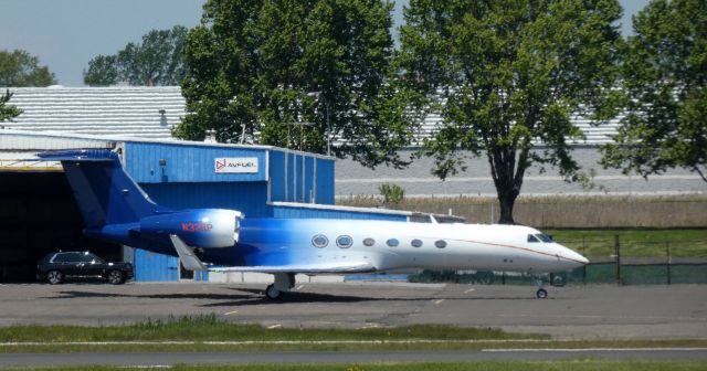 Gulfstream Aerospace Gulfstream V (N32RP) - Catching some tarmac time is this 2000 Gulfstream 550 in the Spring of 2020.